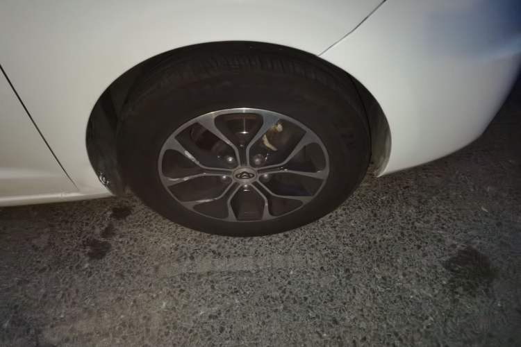 Used CHANGAN KAICHENG Oushang A600 2017 1.5L Manual Luxury Model Right Front Wheel Hub