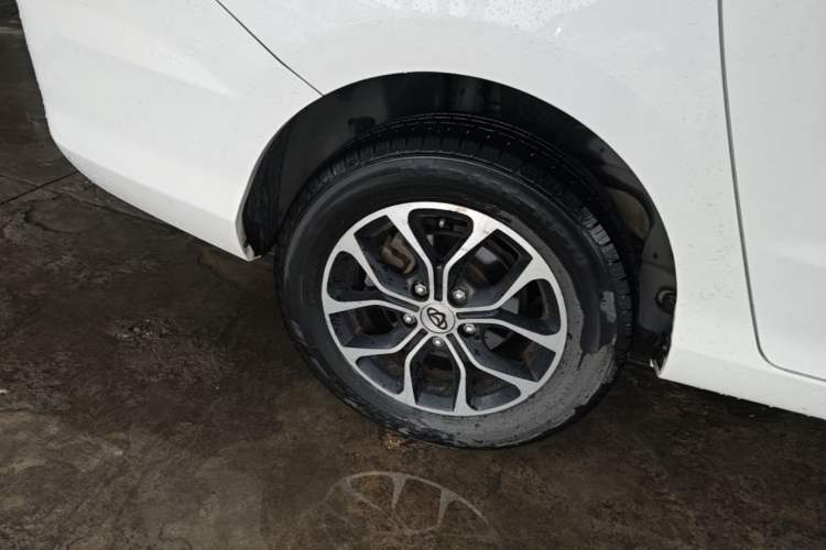 Used CHANGAN KAICHENG Oushang A600 2017 1.5L Manual Standard Edition Right Rear Wheel Hub