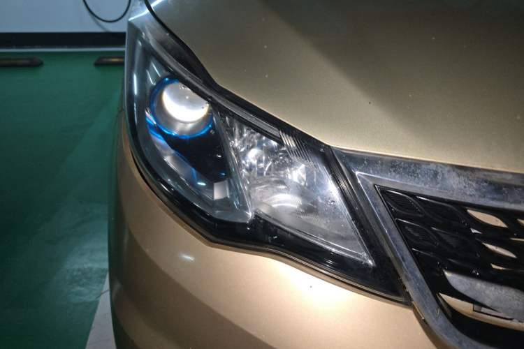 Used CHANGAN KAICHENG Oushang A600 2017 1.5L Manual Luxury Model Right Front Headlight