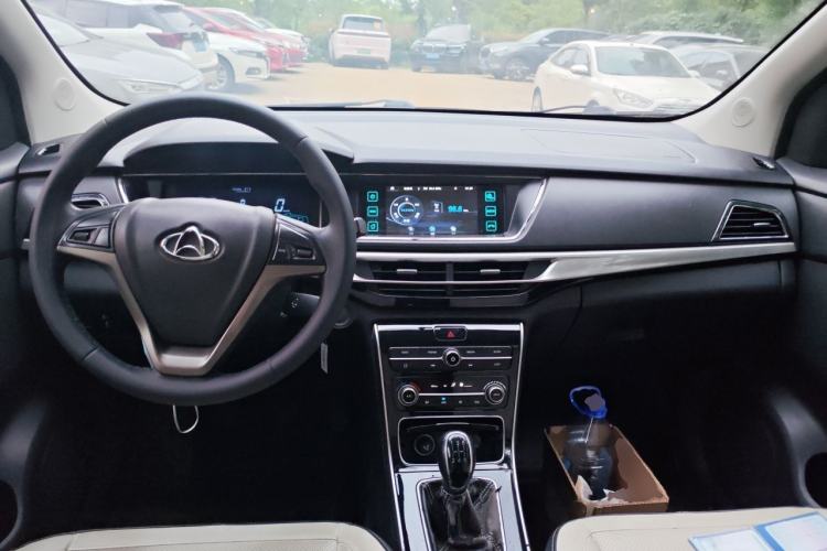 Used CHANGAN KAICHENG Oushang A600 2018 1.5L Manual Luxury Model Center Console