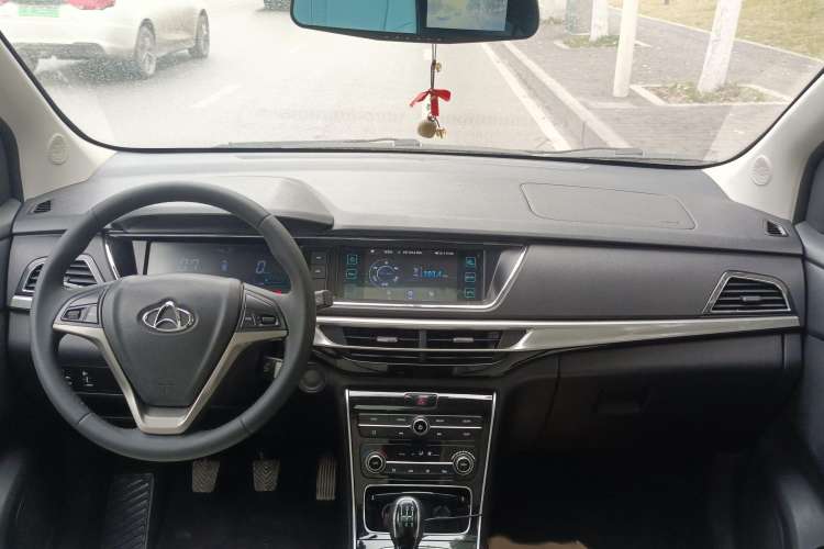 Used CHANGAN KAICHENG Oushang A600 2018 1.5L Manual Luxury Model Center Console