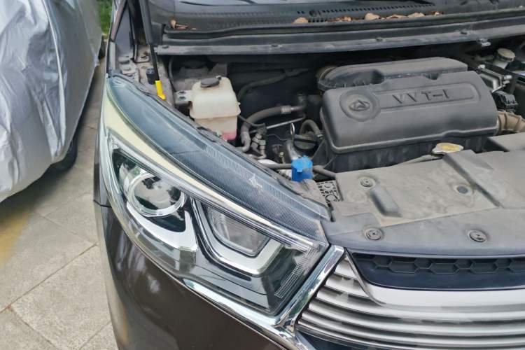 Used CHANGAN KAICHENG Oushang A600 2018 1.5L Manual Luxury Model Engine Bay Right