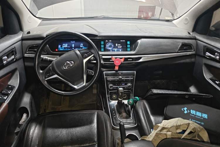 Used CHANGAN KAICHENG Oushang A600 2018 1.6L Automatic Luxury Model Center Console