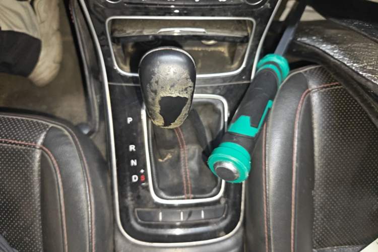 Used CHANGAN KAICHENG Oushang A600 2018 1.6L Automatic Luxury Model Gear Lever