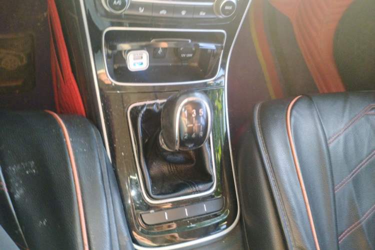 Used CHANGAN KAICHENG Oushang A600 2018 1.5L Manual Luxury Model Gear Lever