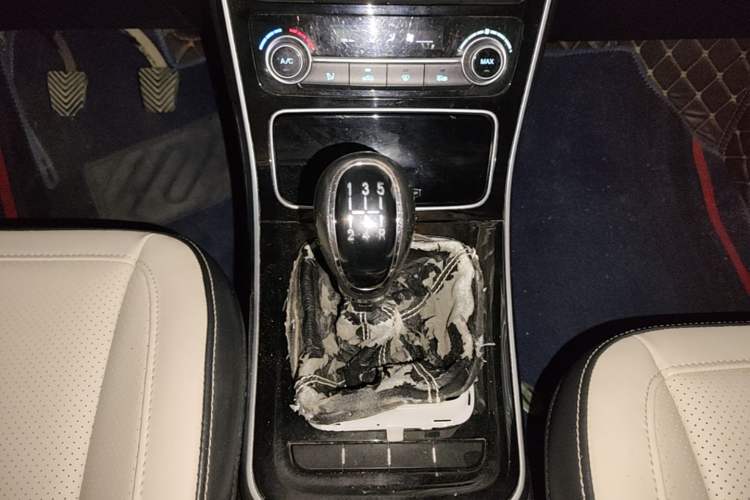 Used CHANGAN KAICHENG Oushang A600 2018 1.5L Manual Luxury Model Gear Lever