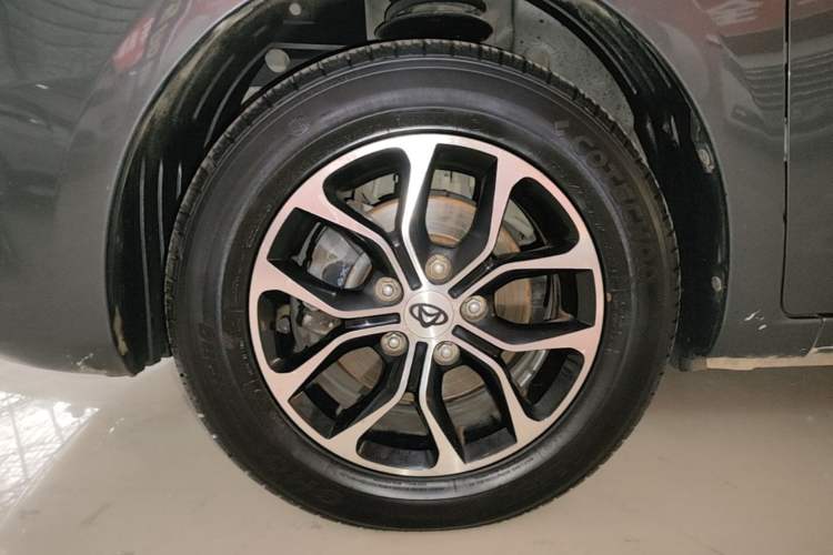 Used CHANGAN KAICHENG Oushang A600 2018 1.5L Manual Luxury Model Left Front Wheel Hub