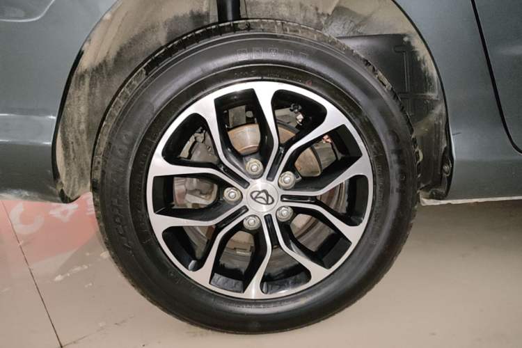 Used CHANGAN KAICHENG Oushang A600 2018 1.5L Manual Luxury Model Right Rear Wheel Hub