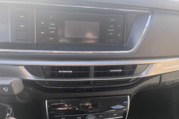 Used CHANGAN KAICHENG Oushang A600 2018 1.6L Automatic Elite Model Audio And AC Panel