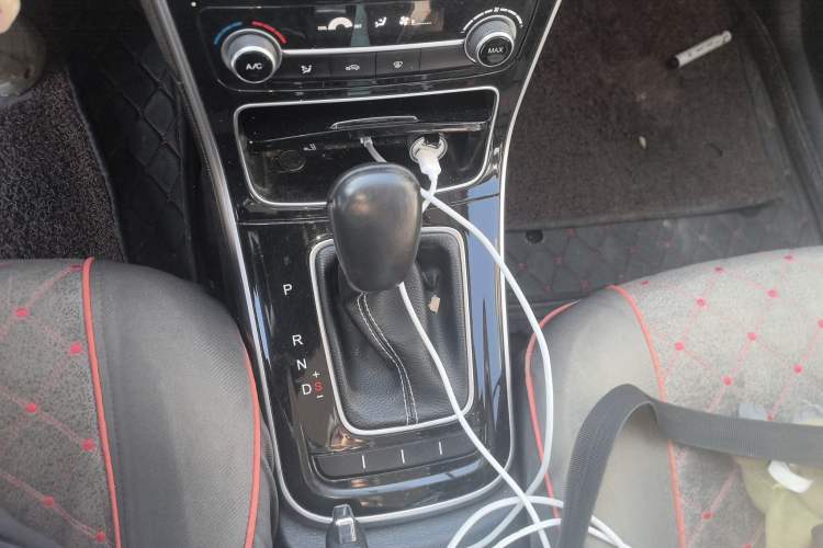 Used CHANGAN KAICHENG Oushang A600 2018 1.6L Automatic Elite Model Gear Lever