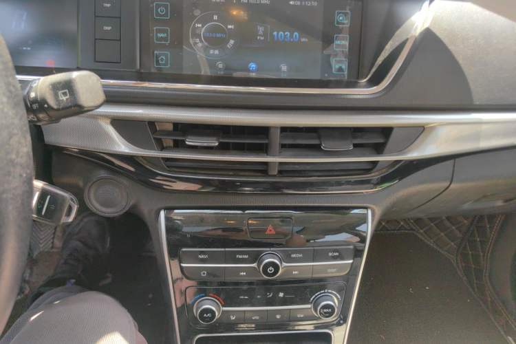 Used CHANGAN KAICHENG Oushang A600 2018 1.5L Manual Luxury Model Audio And AC Panel