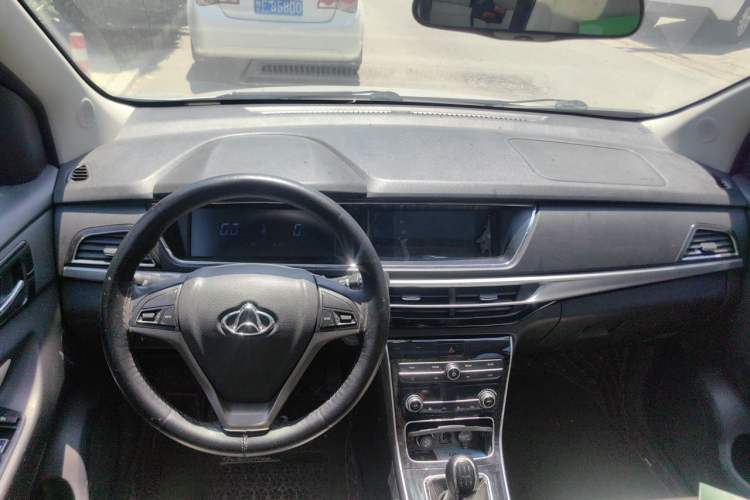 Used CHANGAN KAICHENG Oushang A600 2018 1.5L Manual Luxury Model Center Console