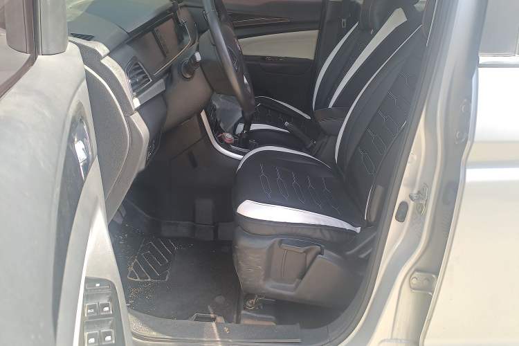 Used CHANGAN KAICHENG Oushang A600 2018 1.5L Manual Luxury Model Driver Seat