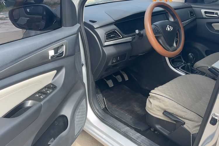 Used CHANGAN KAICHENG Oushang A600 2018 1.5L Manual Elite Version Interior 2
