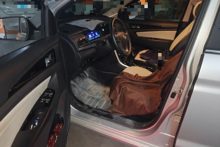 Used CHANGAN KAICHENG Oushang A600 2018 1.5L Manual Luxury Model Interior 3