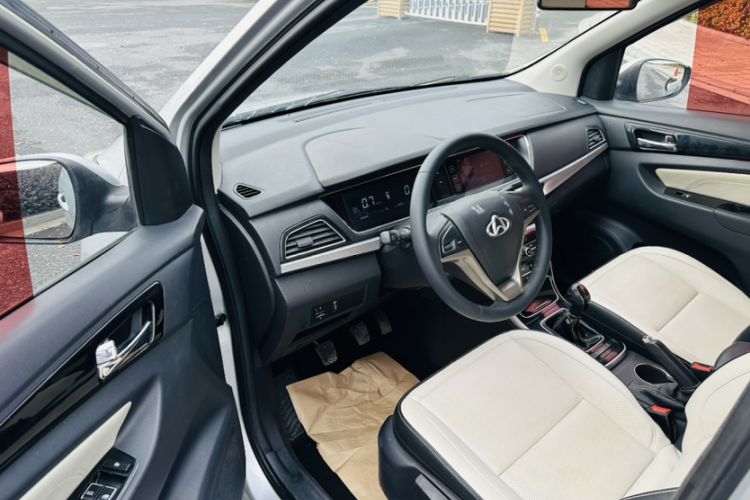 Used CHANGAN KAICHENG Oushang A600 2018 1.5L Manual Luxury Model Interior 3