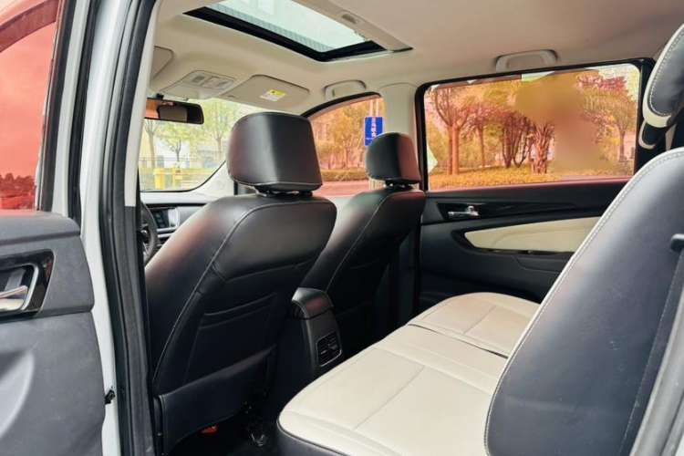 Used CHANGAN KAICHENG Oushang A600 2018 1.5L Manual Luxury Model Interior 4