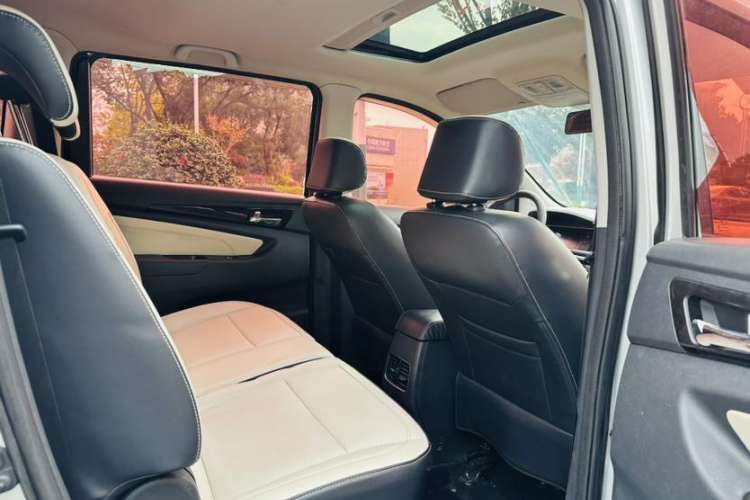 Used CHANGAN KAICHENG Oushang A600 2018 1.5L Manual Luxury Model Interior 7