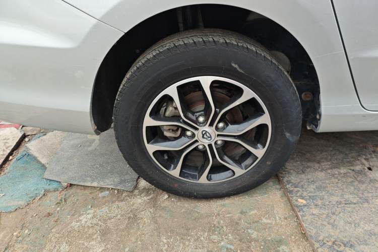 Used CHANGAN KAICHENG Oushang A600 2018 1.5L Manual Elite Version Right Rear Wheel Hub