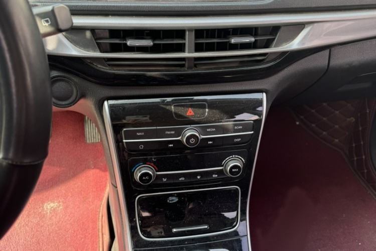 Used CHANGAN KAICHENG Oushang A600 2018 1.5L Manual Luxury Model Audio And AC Panel