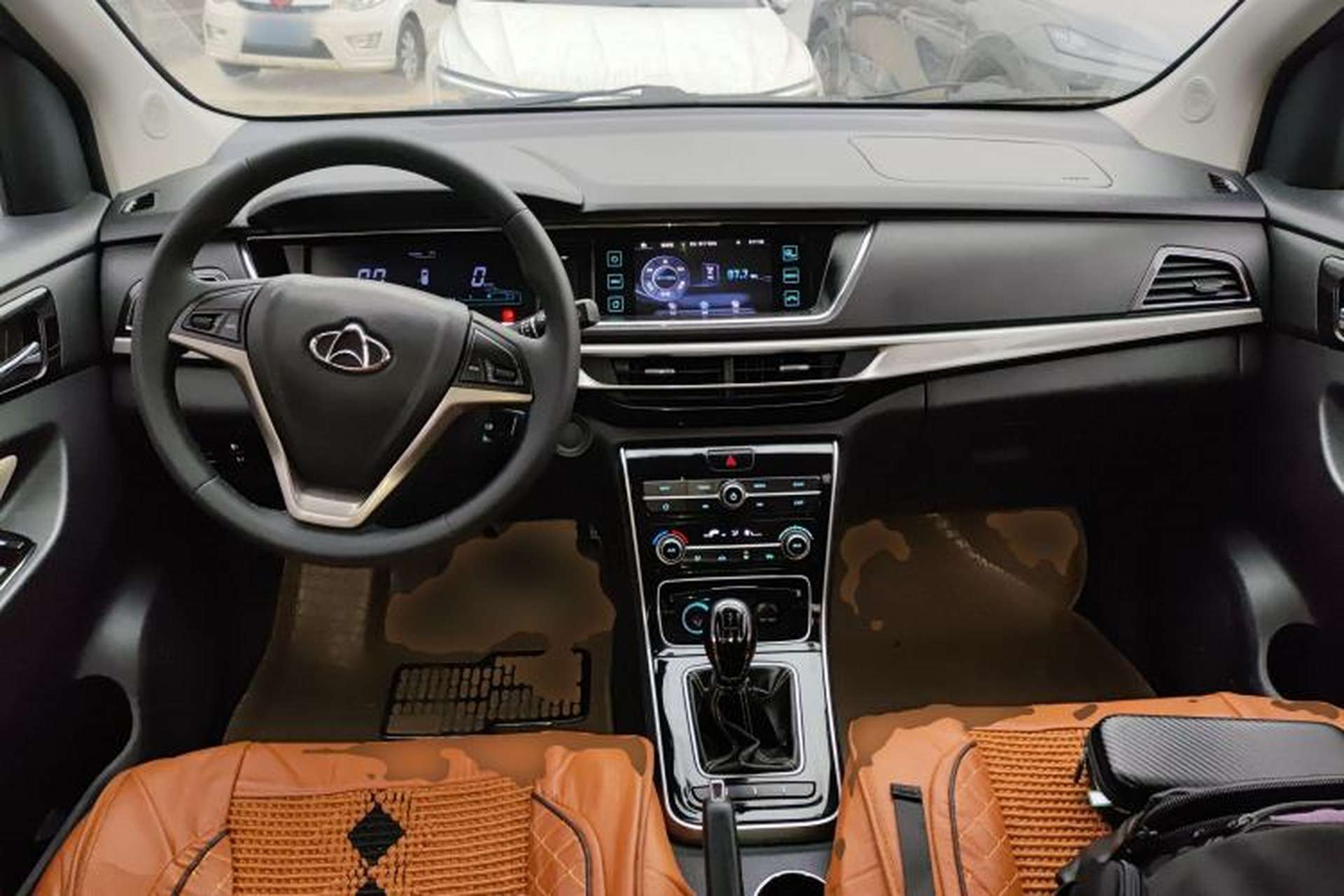 Used CHANGAN KAICHENG Oushang A600 2018 1.5L Manual Luxury Model Center Console