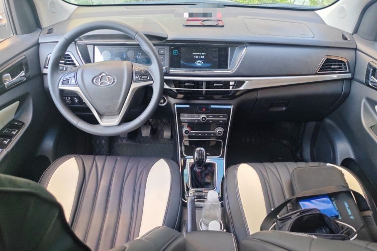 Used CHANGAN KAICHENG Oushang A600 2018 1.5L Manual Luxury Model Center Console