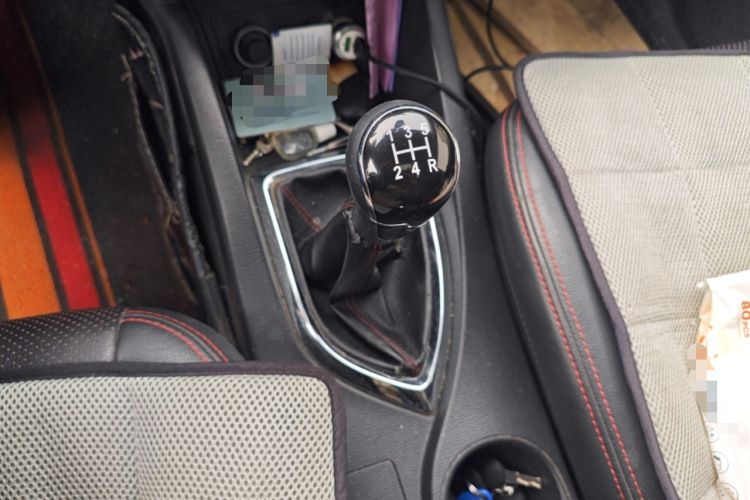 Used CHANGAN KAICHENG Oushang A600 2018 1.5L Manual Luxury Model Gear Lever