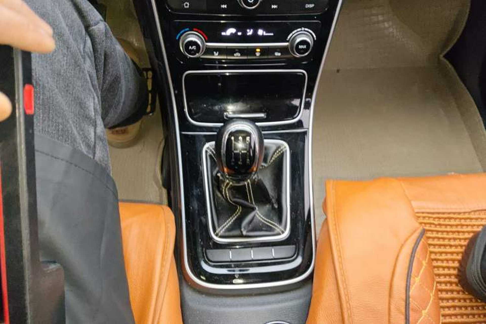 Used CHANGAN KAICHENG Oushang A600 2018 1.5L Manual Luxury Model Gear Lever
