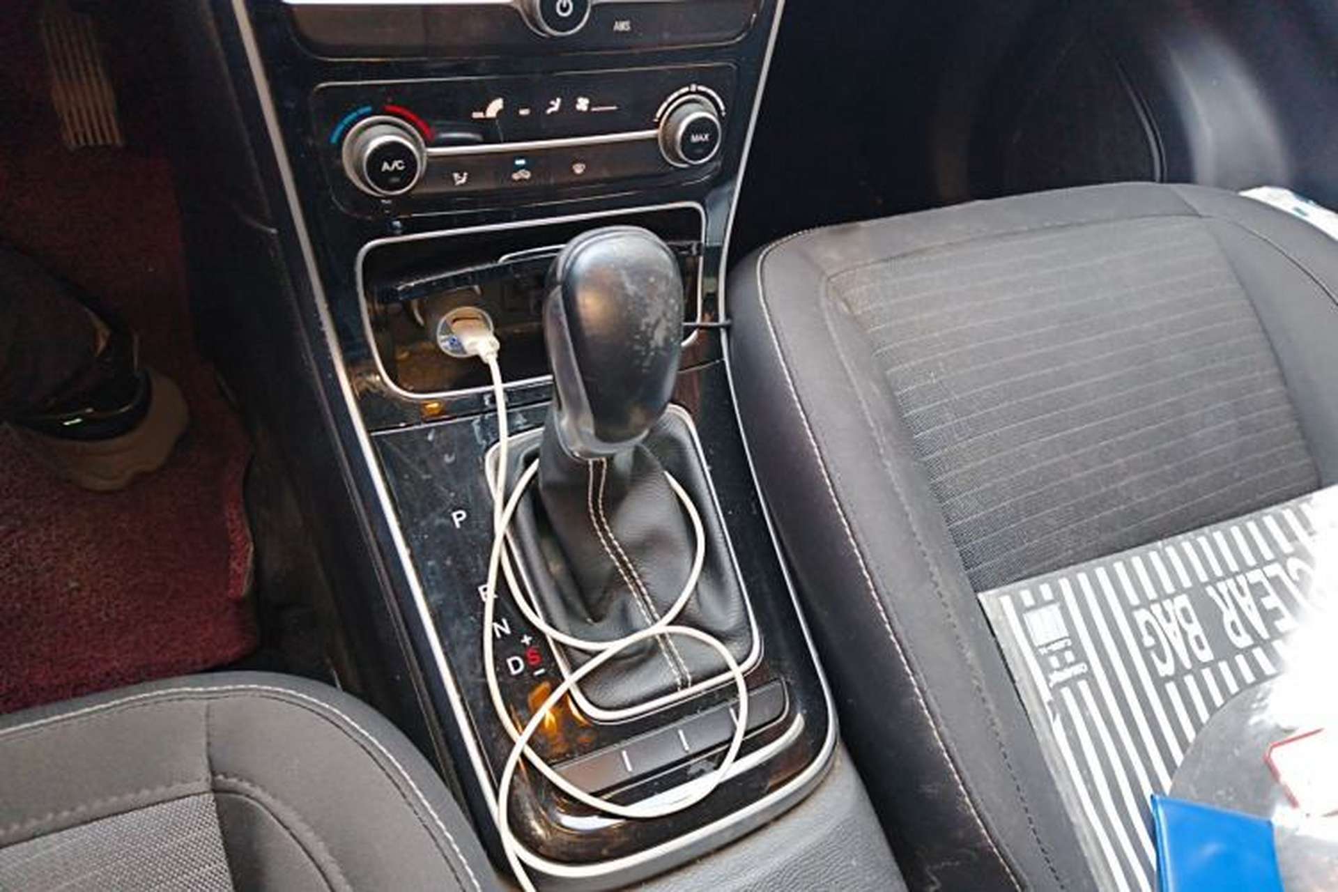 Used CHANGAN KAICHENG Oushang A600 2018 1.6L Automatic Elite Model Gear Lever