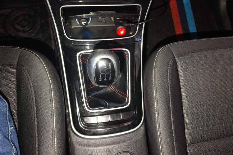 Used CHANGAN KAICHENG Oushang A600 2018 1.5L Manual Elite Version Gear Lever