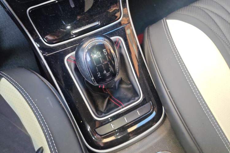 Used CHANGAN KAICHENG Oushang A600 2018 1.5L Manual Luxury Model Gear Lever
