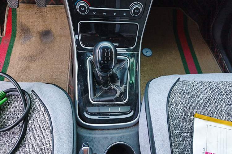 Used CHANGAN KAICHENG Oushang A600 2018 1.5L Manual Elite Version Gear Lever