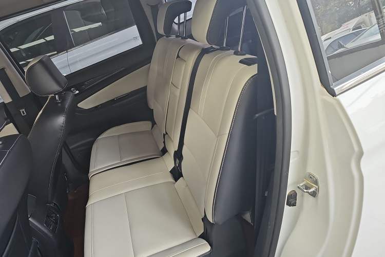 Used CHANGAN KAICHENG Oushang A600 2018 1.5L Manual Luxury Model Interior 1