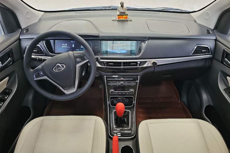 Used CHANGAN KAICHENG Oushang A600 2018 1.5L Manual Luxury Model Interior 3