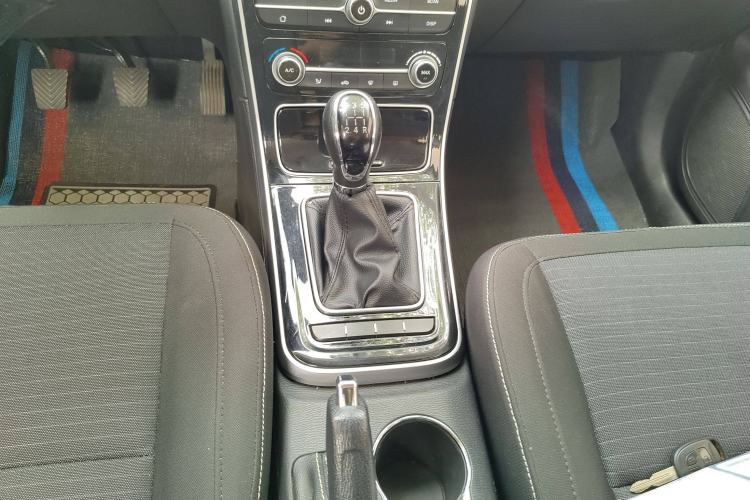 Used CHANGAN KAICHENG Oushang A600 2018 1.5L Manual Elite Version Interior 4