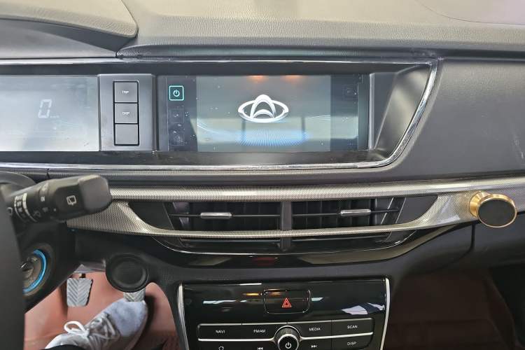 Used CHANGAN KAICHENG Oushang A600 2018 1.5L Manual Luxury Model Interior 6