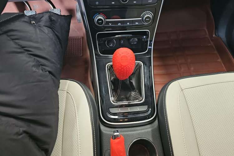 Used CHANGAN KAICHENG Oushang A600 2018 1.5L Manual Luxury Model Interior 7