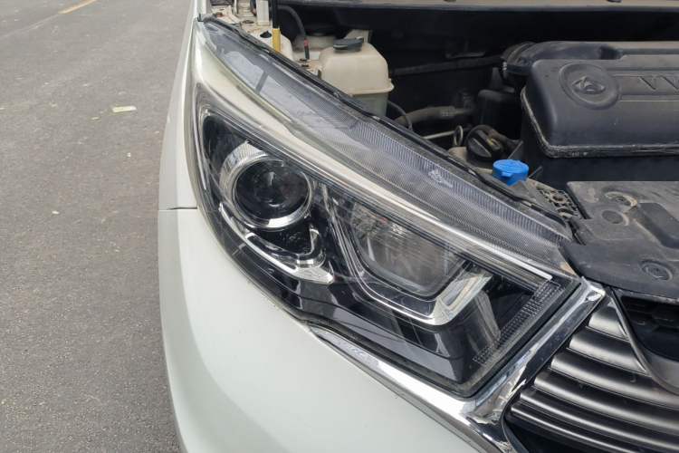Used CHANGAN KAICHENG Oushang A600 2018 1.5L Manual Luxury Model Right Front Headlight