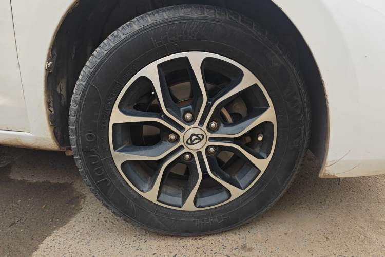 Used CHANGAN KAICHENG Oushang A600 2018 1.5L Manual Luxury Model Right Front Wheel Hub