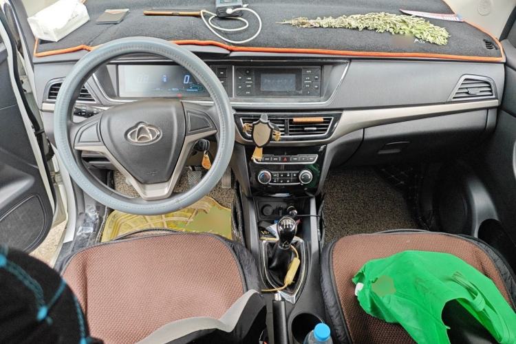 Used CHANGAN KAICHENG Oushang A600 2019 1.5L Manual Comfort Version Center Console