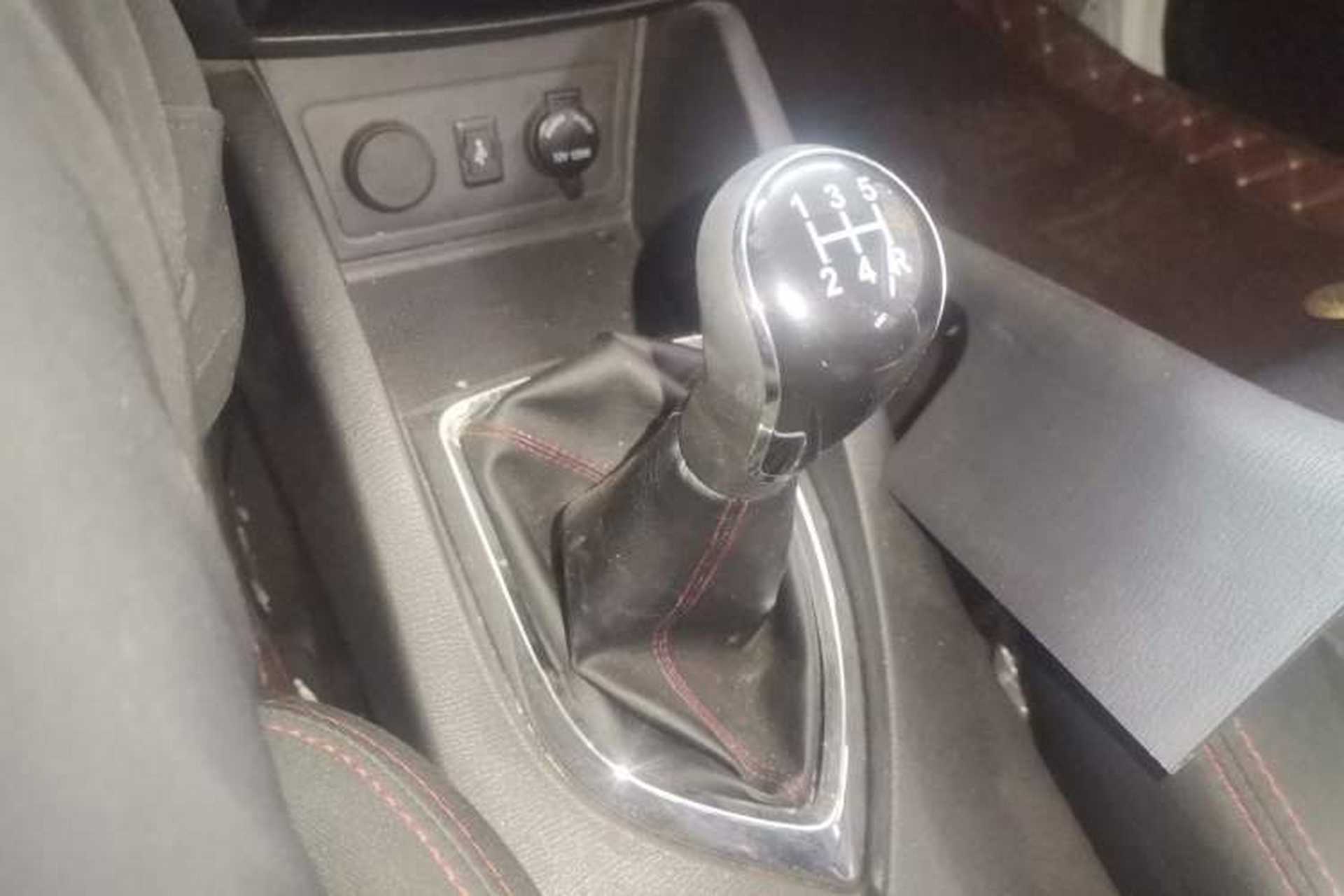 Used CHANGAN KAICHENG Oushang A600 2019 1.5L Manual Comfort Version Gear Lever