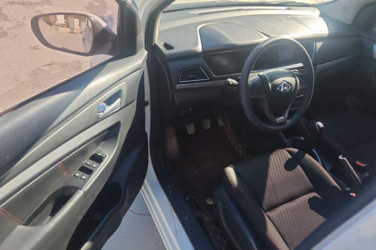 Used CHANGAN KAICHENG Oushang A600 2019 1.5L Manual Comfort Version Interior 2