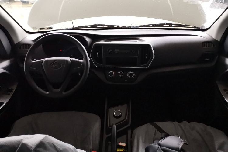 Used CHANGAN KAICHENG Ruixing EM60 2025 Passenger Version Comfort Edition 6 Seats 300 km Range Side-Hinged Doors Interior 2