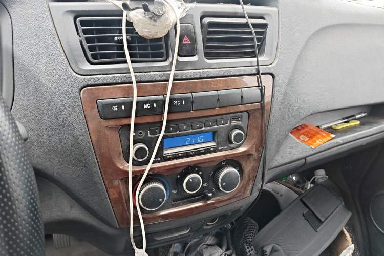 Used CHANGAN KAICHENG Ruixing EM60 2021 Pure Electric Van Transporter 60kW Audio And AC Panel