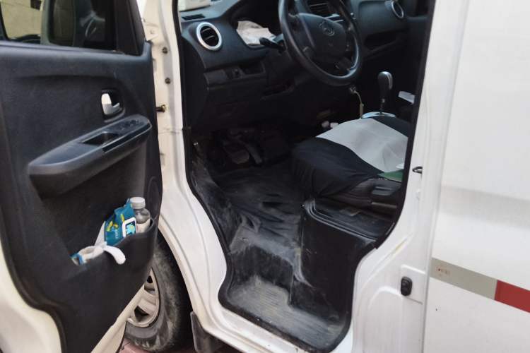 Used CHANGAN KAICHENG Ruixing EM60 2021 Pure Electric Van Transporter 60kW Driver Seat