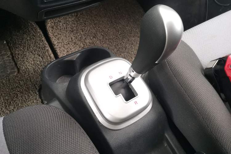 Used CHANGAN KAICHENG Ruixing EM60 2021 Pure Electric Van Transporter 70kW Gear Lever