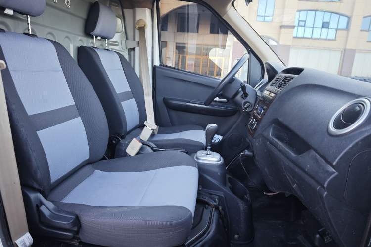 Used CHANGAN KAICHENG Ruixing EM60 2021 Pure Electric Van Transporter 60kW Interior 4