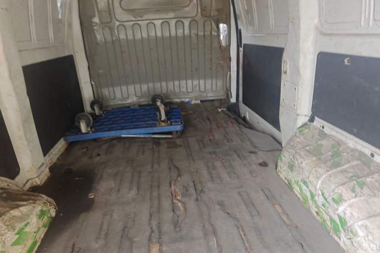 Used CHANGAN KAICHENG Ruixing EM60 2021 Pure Electric Van Transporter 60kW Left Rear Seat
