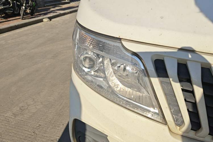 Used CHANGAN KAICHENG Ruixing EM60 2021 Pure Electric Van Transporter 60kW Right Front Headlight