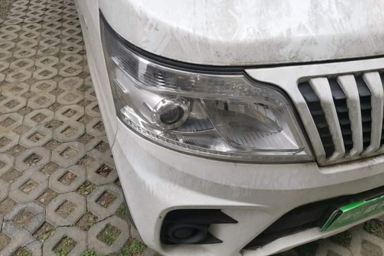 Used CHANGAN KAICHENG Ruixing EM60 2021 Pure Electric Van Transporter 70kW Right Front Headlight